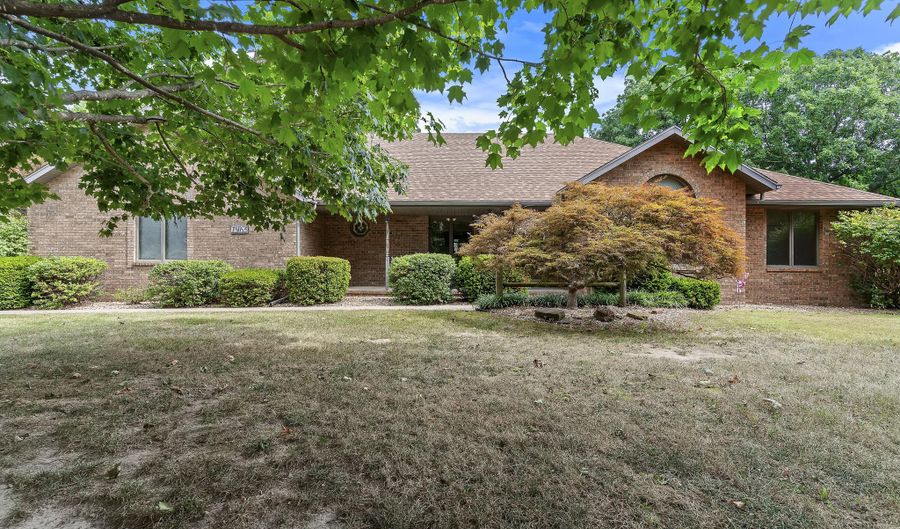 1965 W Cardinal Ln, Aurora, MO 65605 - 3 Beds, 3 Bath