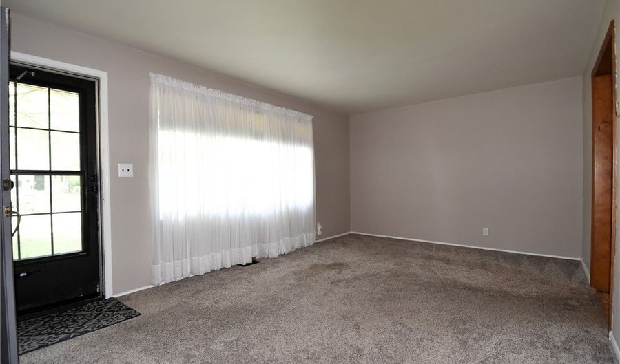 257 Idlewood Rd, Austintown, OH 44515 - 4 Beds, 1 Bath
