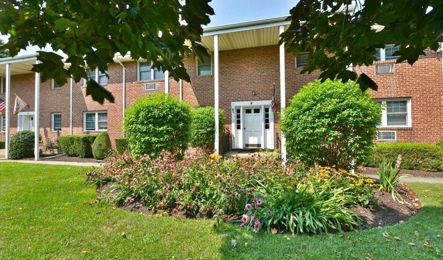 295 Merrick Rd 4A, Amityville, NY 11701 - 1 Beds, 1 Bath