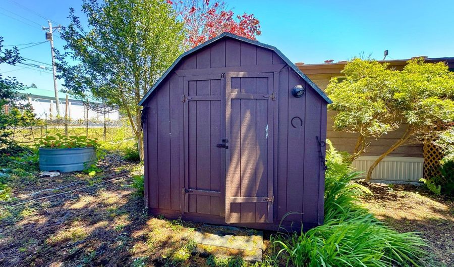 1029 FIFIELD St, Brookings, OR 97415 - 3 Beds, 2 Bath