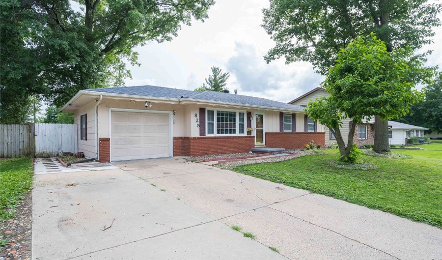 825 SE 4th St, Ankeny, IA 50021 - 4 Beds, 2 Bath