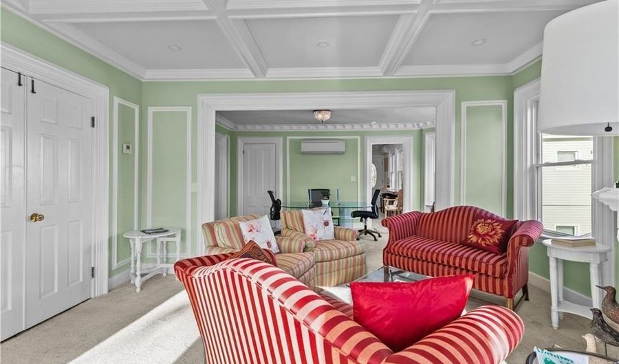 98 Kay St 2, Newport, RI 02840 - 2 Beds, 1 Bath