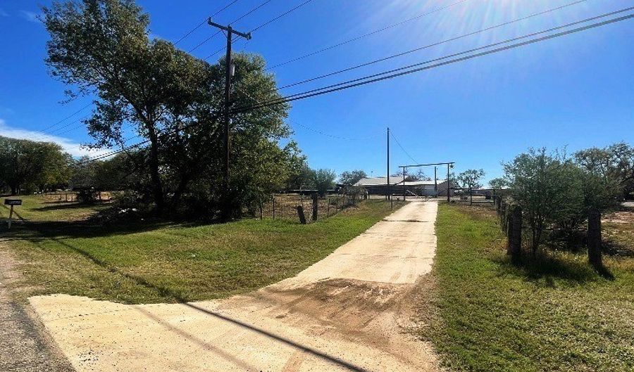 11612 LOOP 107, Adkins, TX 78101 - 3 Beds, 2 Bath