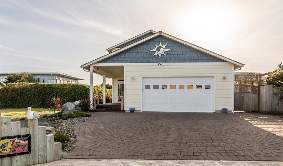 757 NEWPORT Ave SW, Bandon, OR 97411 - 3 Beds, 3 Bath