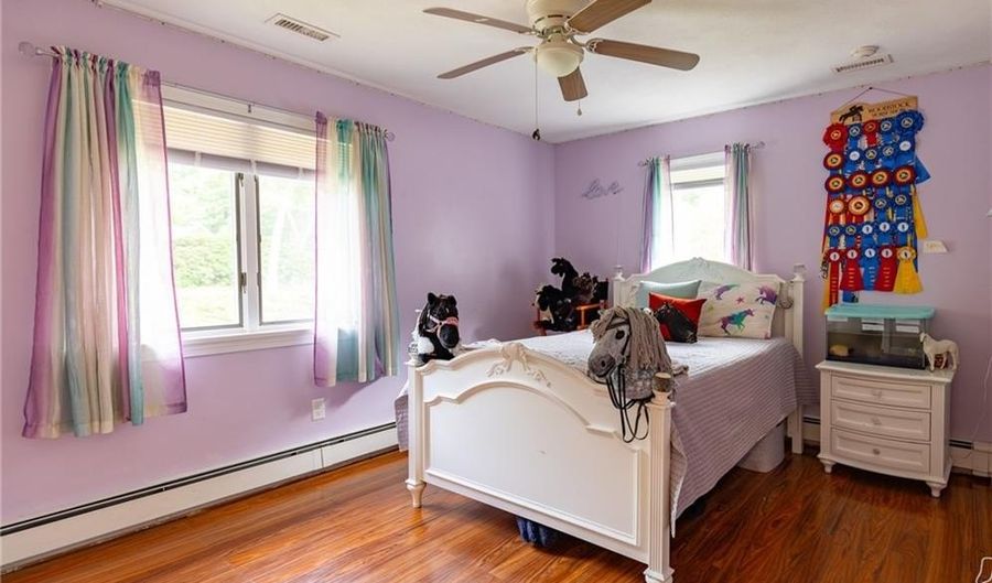 20 Lincoln Dr, North Smithfield, RI 02896 - 5 Beds, 4 Bath