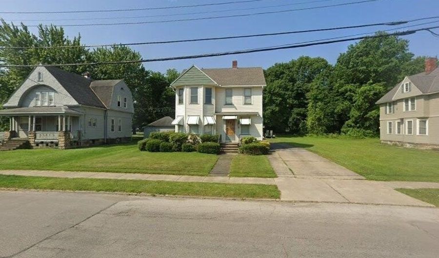 3323 Lake Ave, Ashtabula, OH 44004 - 5 Beds, 2 Bath