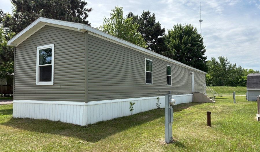 522 Begonia Ln, Altoona, WI 54720 - 3 Beds, 2 Bath