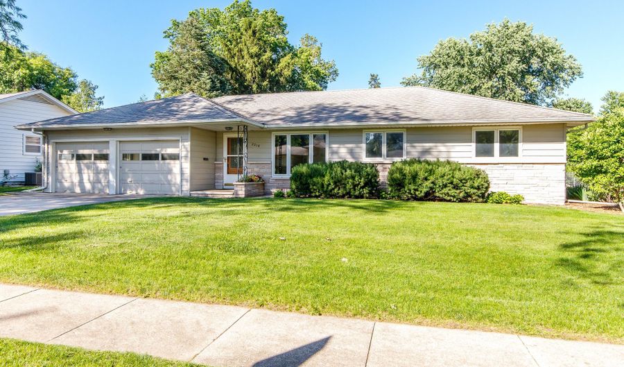 2216 Duff Ave, Ames, IA 50010 - 5 Beds, 2 Bath