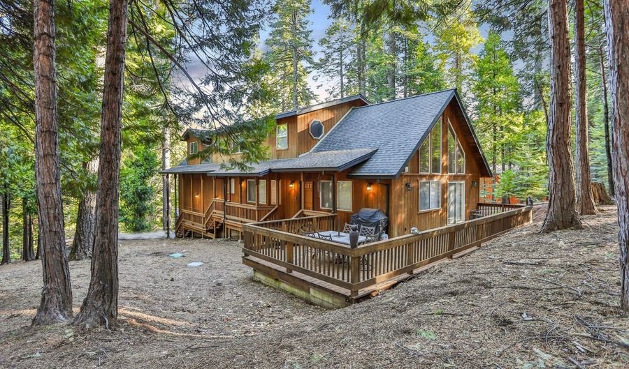 2883 Chinook Way, Arnold, CA 95223 - 3 Beds, 8 Bath