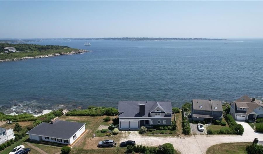 4 Clarkes Village Ln, Jamestown, RI 02835 - 3 Beds, 3 Bath