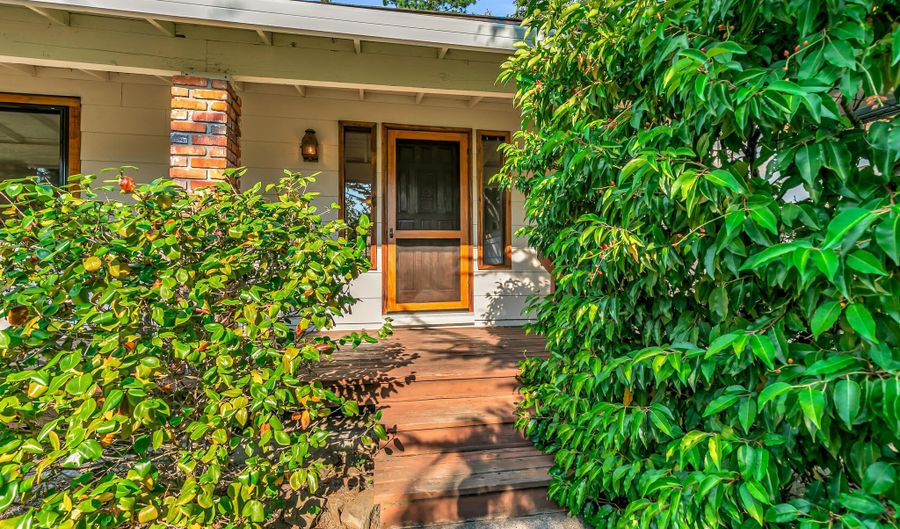 1015 Oneida Cir, Ashland, OR 97520 - 3 Beds, 2 Bath