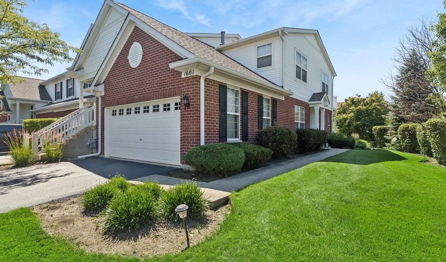 1601 MILLBROOK Dr, Algonquin, IL 60102 - 2 Beds, 2 Bath
