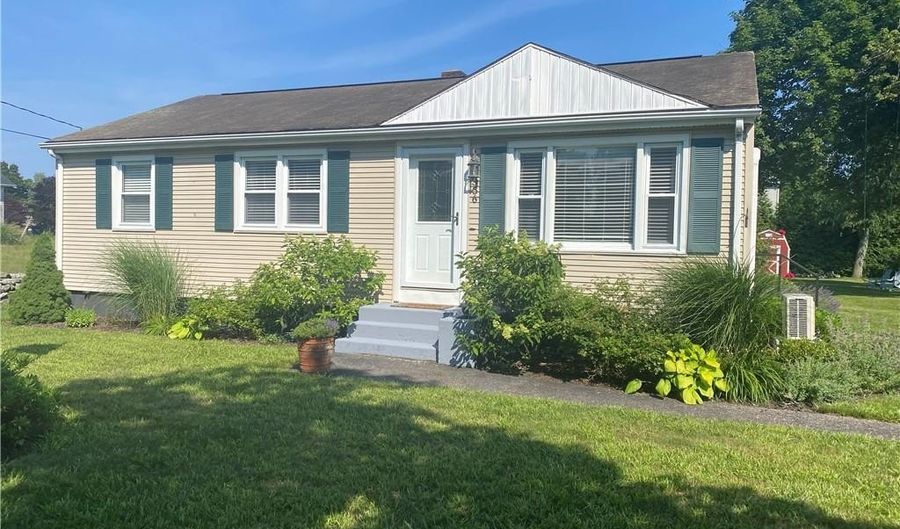 336 Shore Acres Ave, North Kingstown, RI 02852 - 3 Beds, 1 Bath