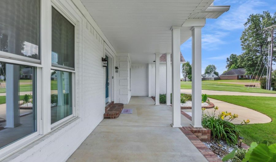148 CLAIRE Dr, Atoka, TN 38004 - 4 Beds, 4 Bath