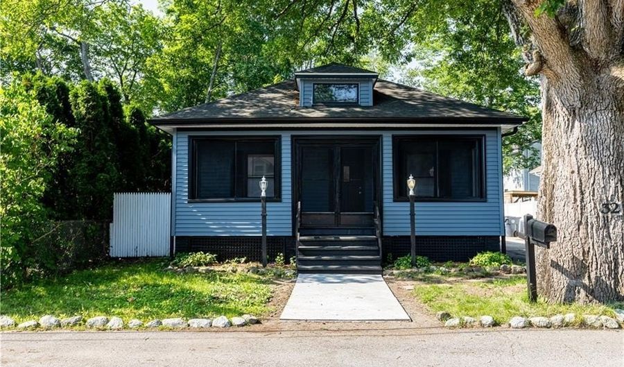 32 Sykes St, Warwick, RI 02886 - 3 Beds, 1 Bath