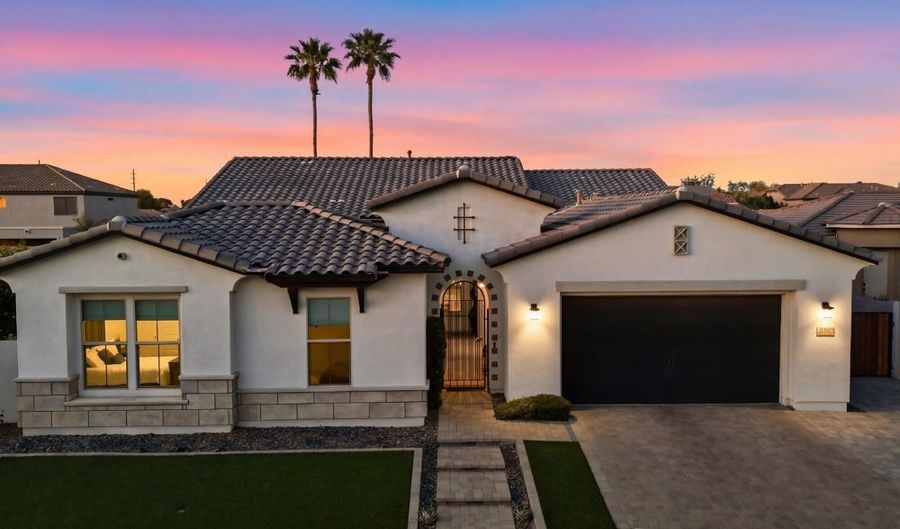 2080 E AQUARIUS Pl, Chandler, AZ 85249 - 4 Beds, 3 Bath