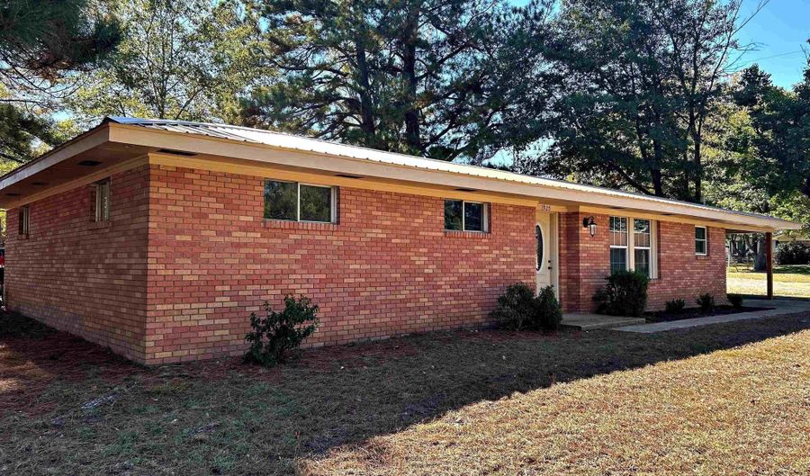 1925 Walnut St, Arkadelphia, AR 71923 - 3 Beds, 2 Bath