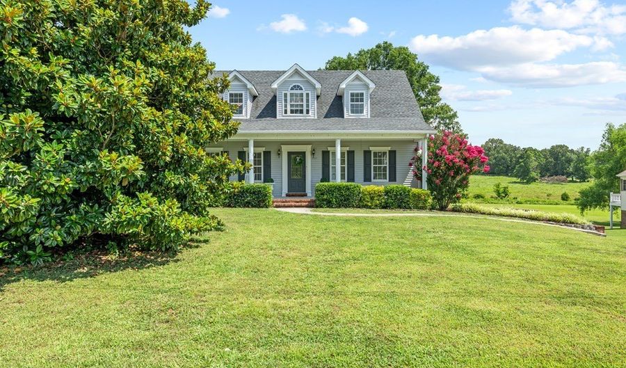 5527 Willow Oak Dr, Baxter, TN 38544 - 3 Beds, 4 Bath
