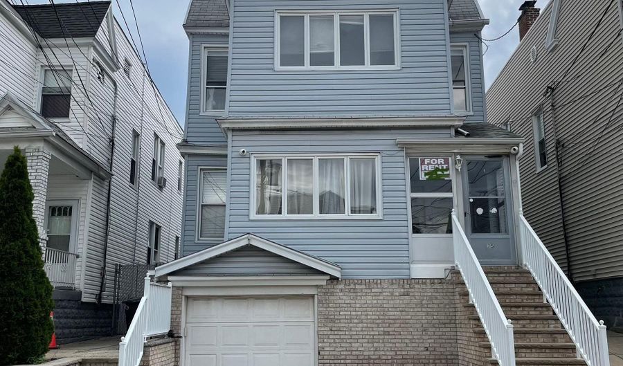 25 KELLY Pkwy, Bayonne, NJ 07002 - 3 Beds, 1 Bath