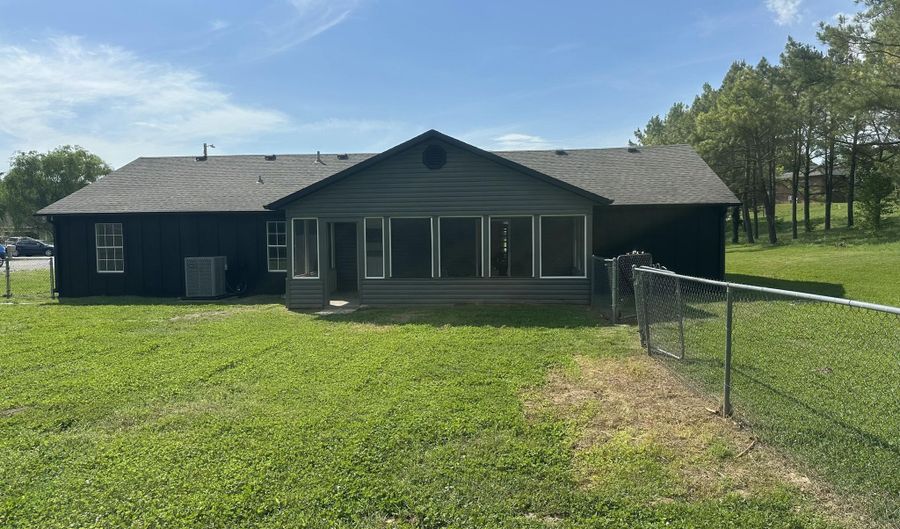 144 Riverview Dr, Anderson, MO 64831 - 3 Beds, 2 Bath