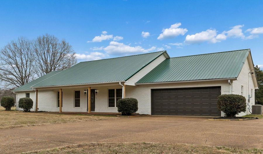 123 Walnut Hill Rd, Bells, TN 38006 - 4 Beds, 4 Bath