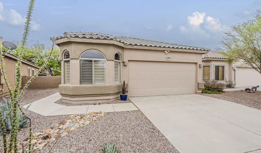 504 E Camino Del Pinsapo, Sahuarita, AZ 85629 - 3 Beds, 2 Bath
