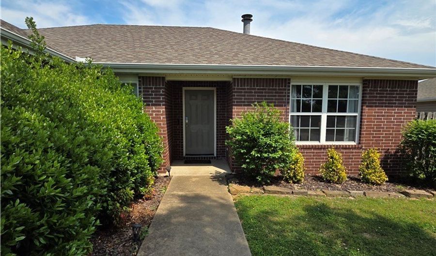 907 SW River Rock St, Bentonville, AR 72712 - 4 Beds, 2 Bath