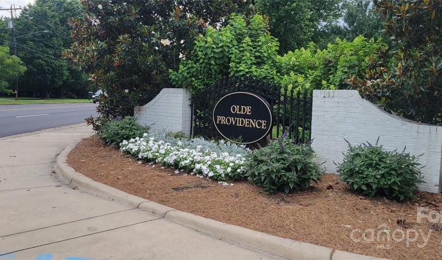 7017 Knightswood Dr, Charlotte, NC 28226 - 3 Beds, 2 Bath