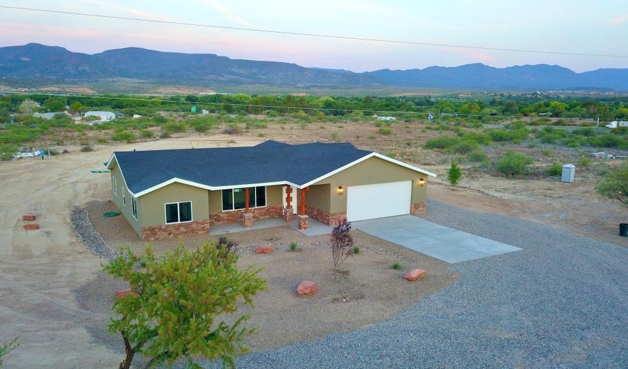 1902 N Arena Del Loma, Camp Verde, AZ 86322 - 3 Beds, 2 Bath