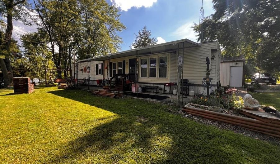8360 Club Ln, Alma, IL 62807 - 2 Beds, 1 Bath