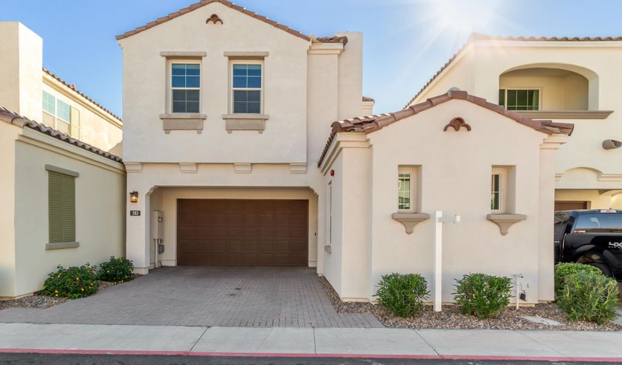 283 E BALSAM Dr, Chandler, AZ 85286 - 4 Beds, 3 Bath