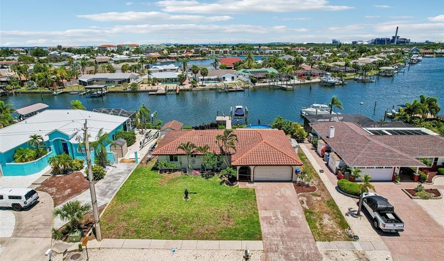 801 FLAMINGO Dr, Apollo Beach, FL 33572 - 3 Beds, 2 Bath