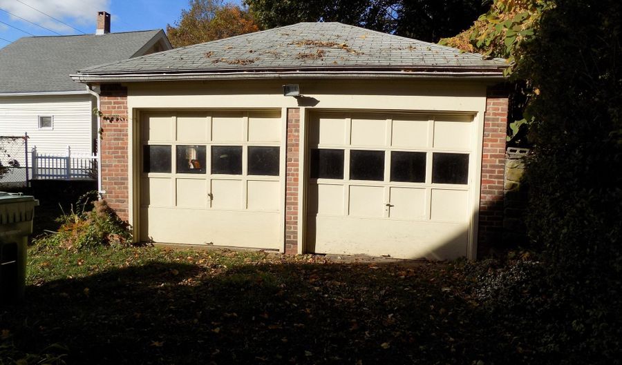 10 Henry St, Bristol, CT 06010 - 4 Beds, 1 Bath