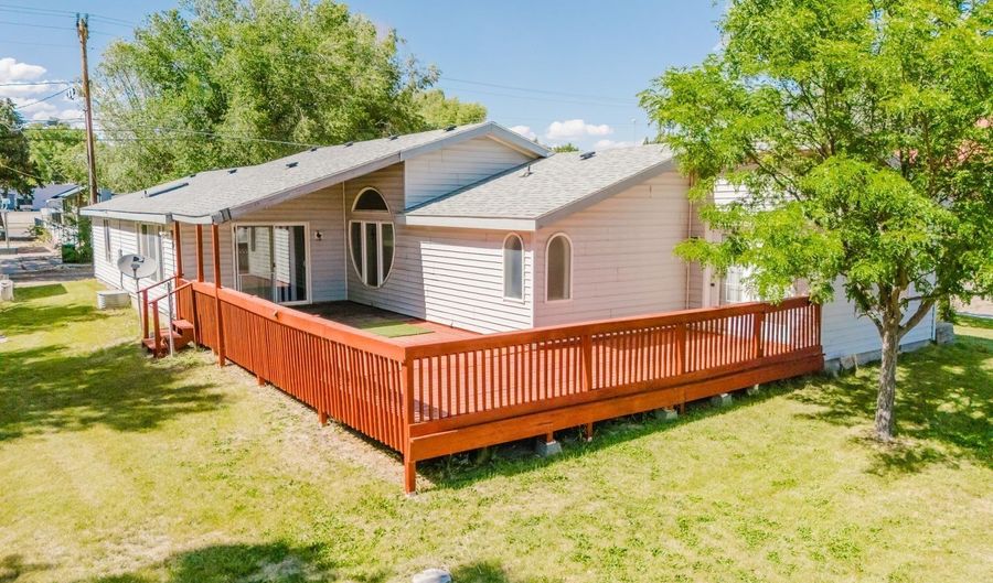 222 8th St, Carlin, NV 89822 - 3 Beds, 2 Bath