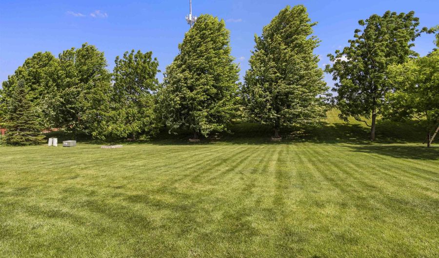 W3268 HEARTLAND Court, Appleton, WI 54915 - 4 Beds, 3 Bath
