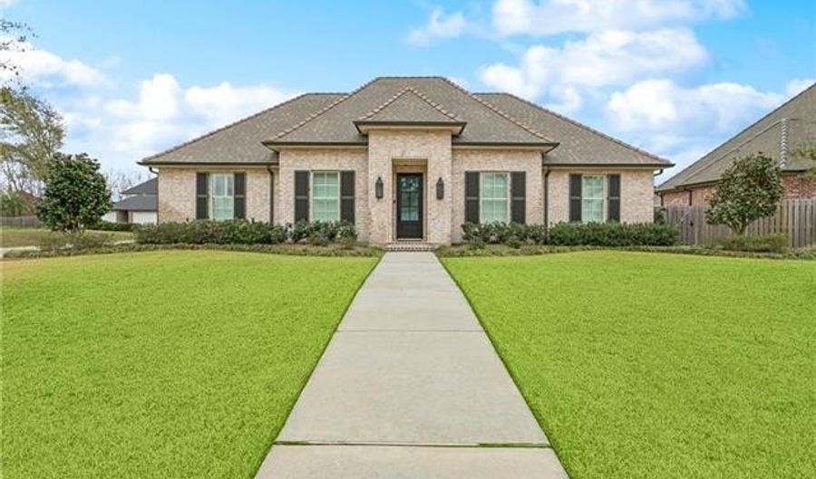 214 CYPRESS CROSSING Dr, Belle Chasse, LA 70037 - 3 Beds, 3 Bath