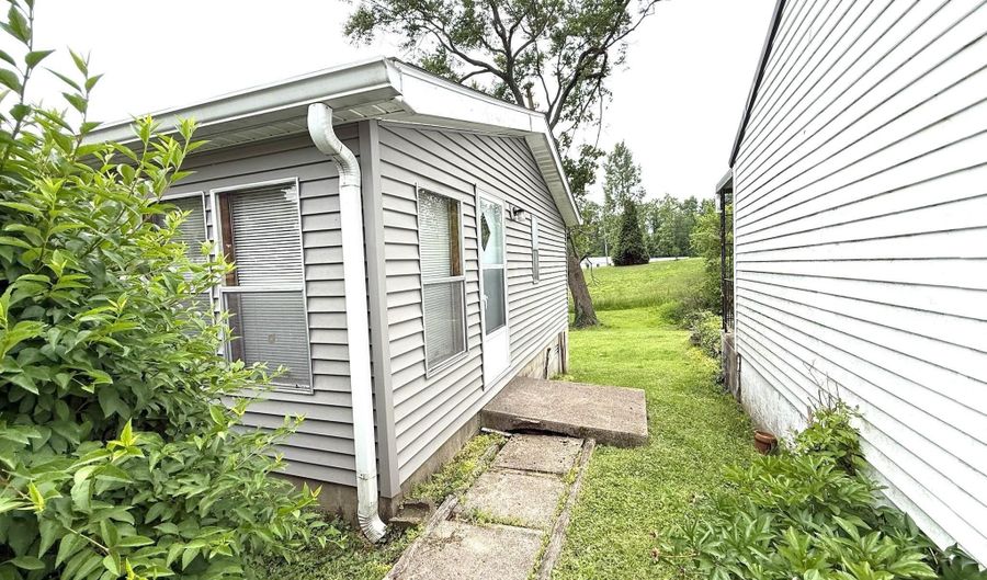 1804 32nd St, Bedford, IN 47421 - 3 Beds, 2 Bath