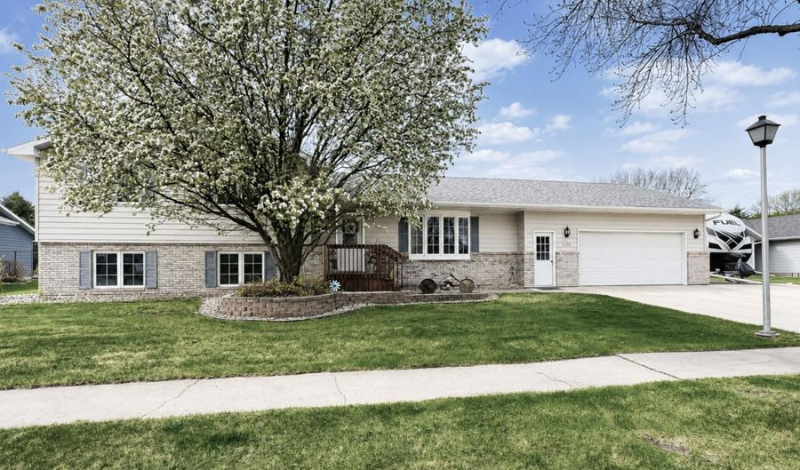 1234 Pinewood Ln, Aberdeen, SD 57401 - 4 Beds, 2 Bath