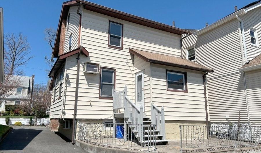 32 Bell St, Belleville, NJ 07109 - 3 Beds, 2 Bath