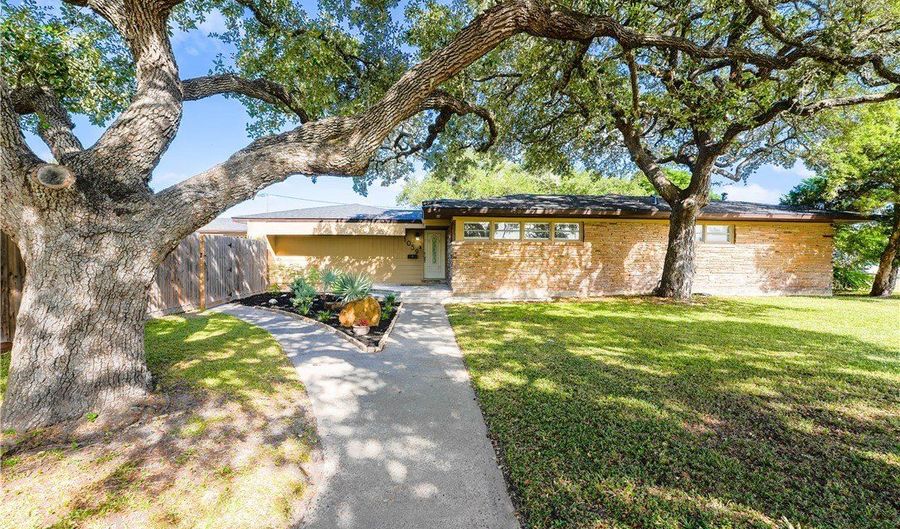 1059 S Mccampbell St, Aransas Pass, TX 78336 - 4 Beds, 4 Bath