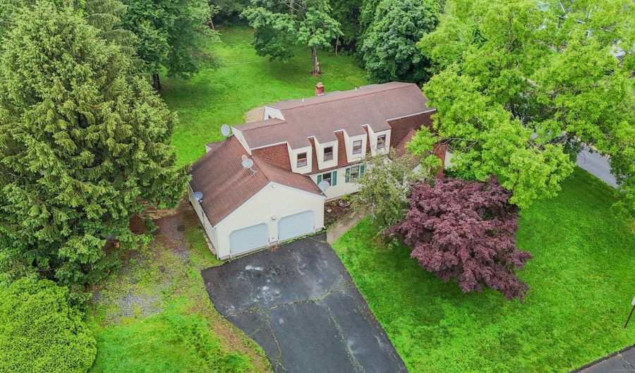 2 Sequoia Dr, Cromwell, CT 06416 - 4 Beds, 2 Bath