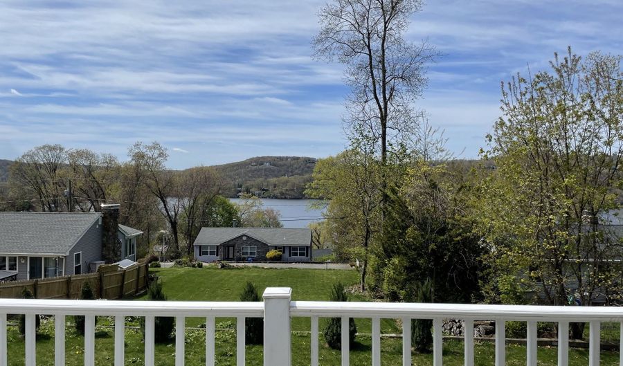 34 Skyline Dr, Brookfield, CT 06804 - 4 Beds, 3 Bath