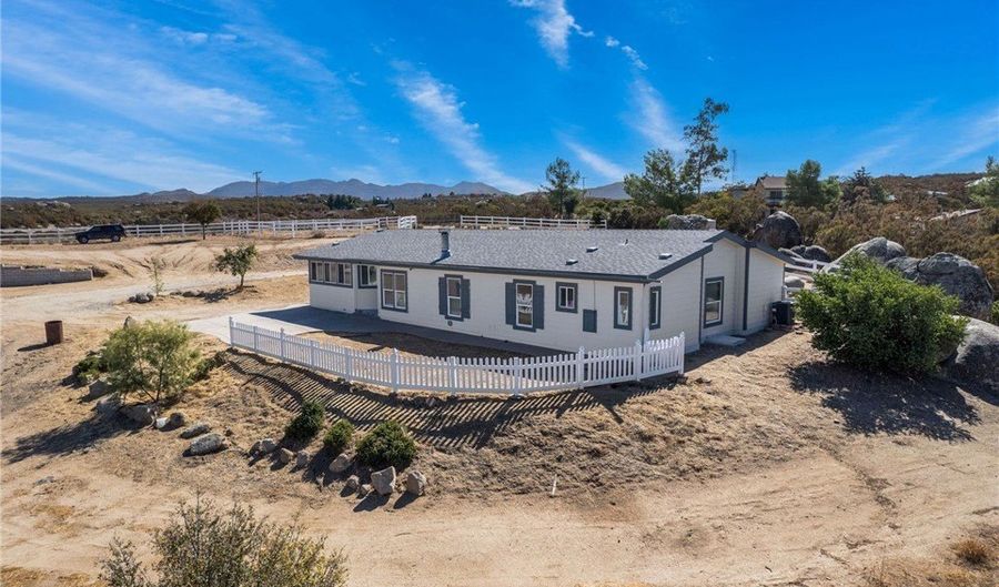 43355 Cowboy Country Trl, Aguanga, CA 92536 - 4 Beds, 3 Bath