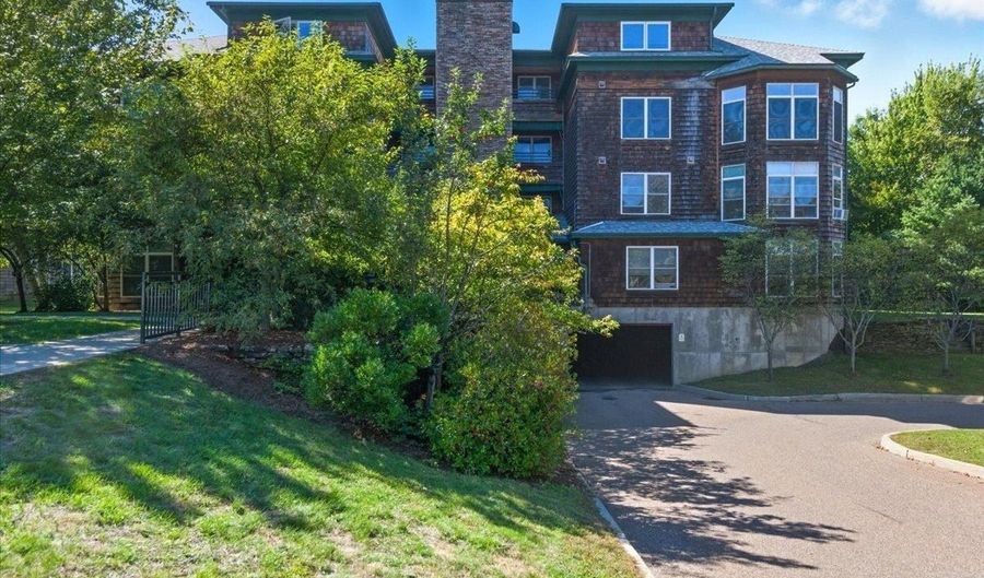 45 Claire Pointe Rd, Burlington, VT 05408 - 2 Beds, 2 Bath