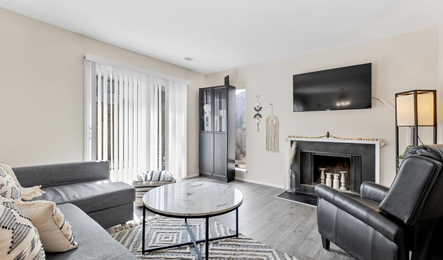8608 VILLAGE Sq 15/8608, Alexandria, VA 22309 - 3 Beds, 3 Bath