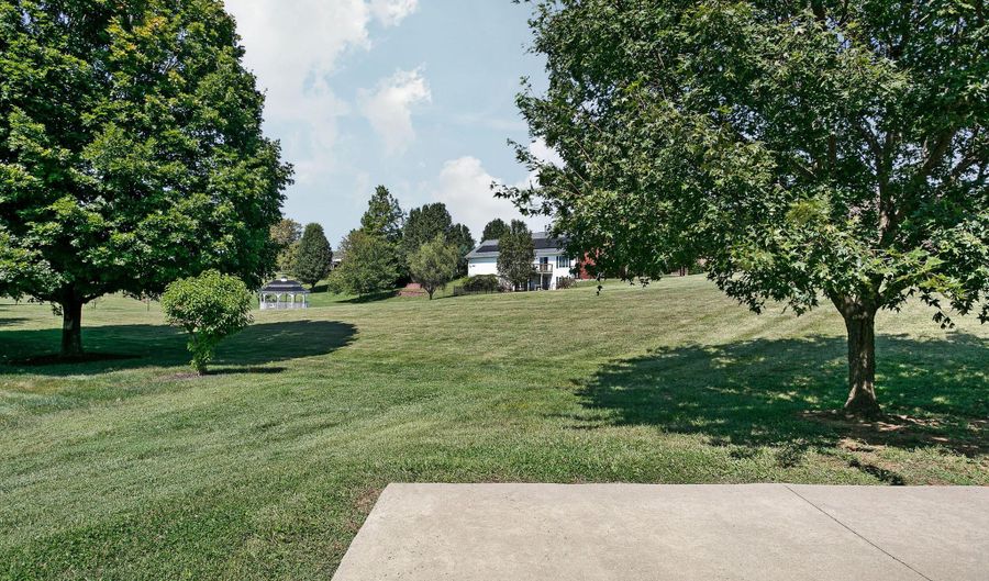 105 Fox Ridge Rd, Bardstown, KY 40004 - 4 Beds, 2 Bath