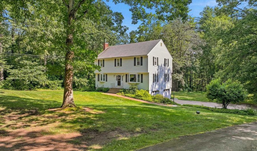 16 Williamsburg Dr, Amherst, NH 03031 - 4 Beds, 3 Bath