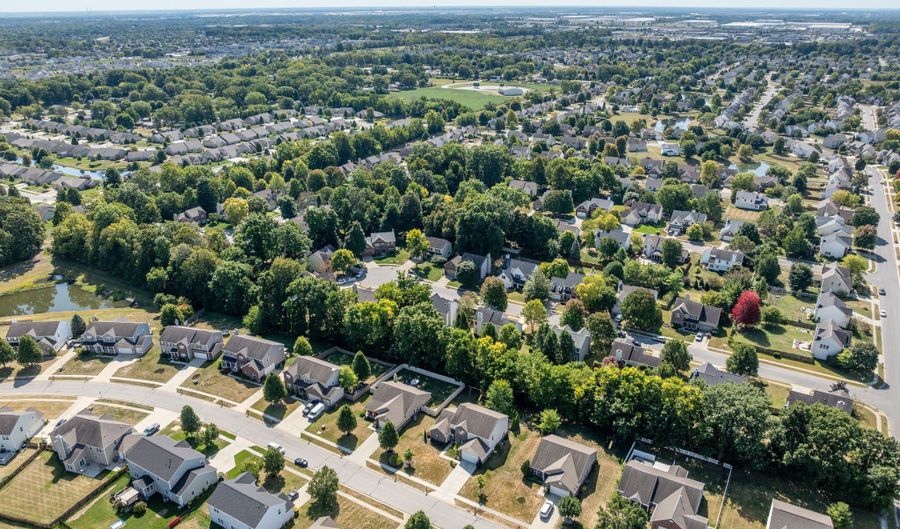 8607 Redditch Dr, Avon, IN 46123 - 5 Beds, 3 Bath