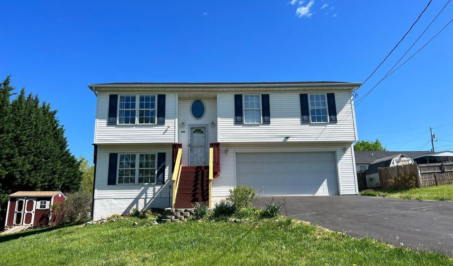 203 WAXED CHERRY Ct, Martinsburg, WV 25404 - 3 Beds, 2 Bath