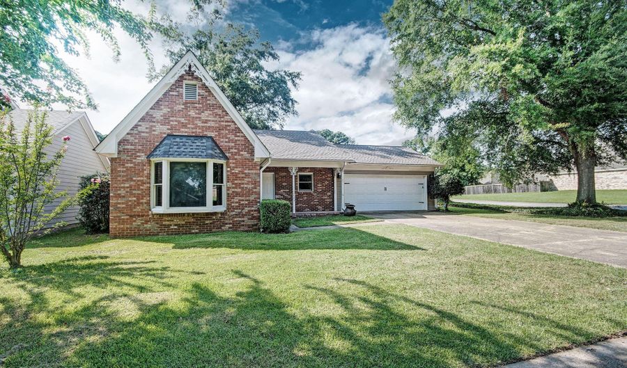 423 Pelahatchie Shore Dr, Brandon, MS 39047 - 3 Beds, 2 Bath